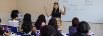Notícia: Governo do Estado anuncia envio de projeto de lei para garantir aumento do salário de professores para 2024